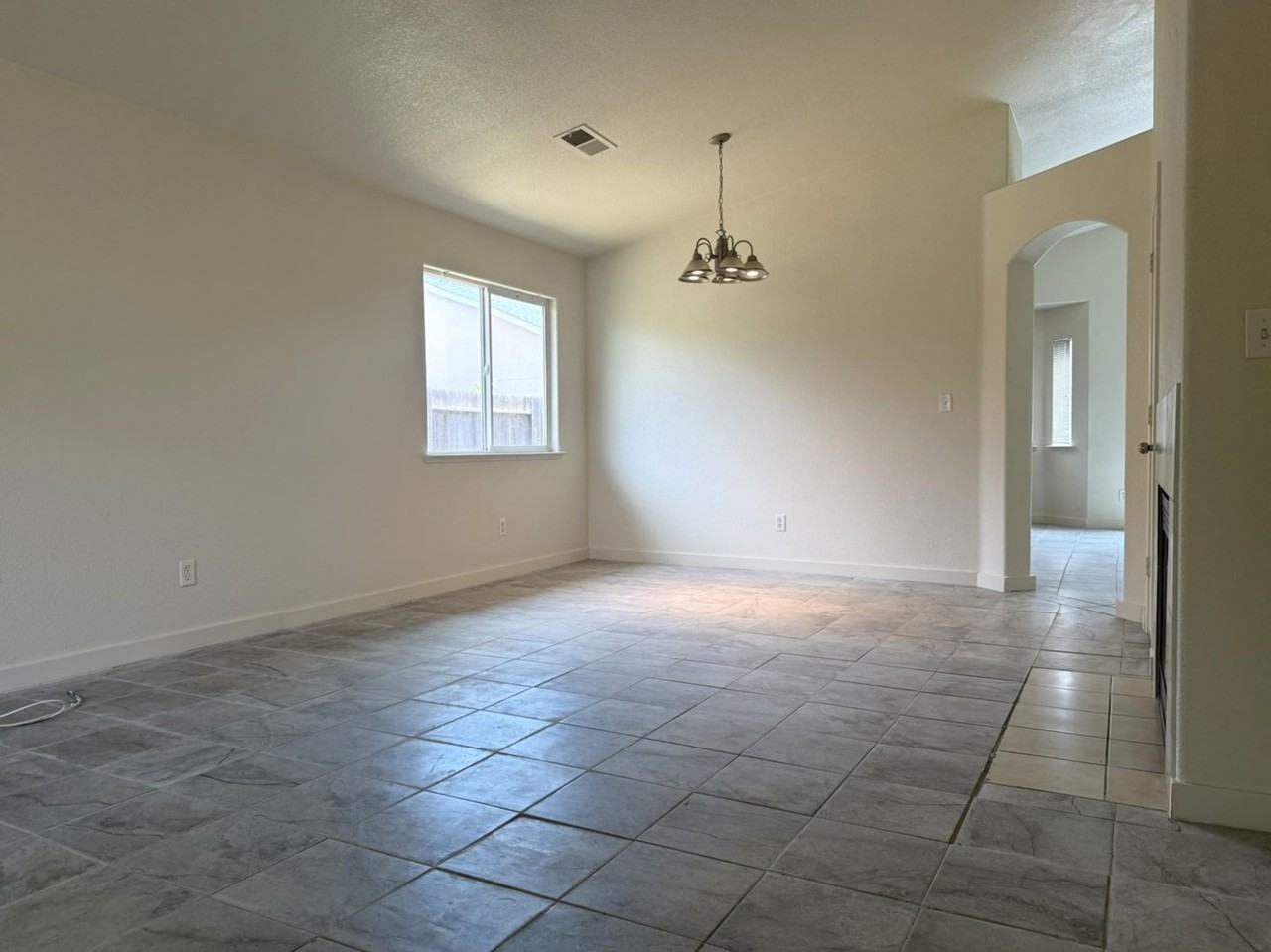 614 Barbara Ct - Photo 4 of 19