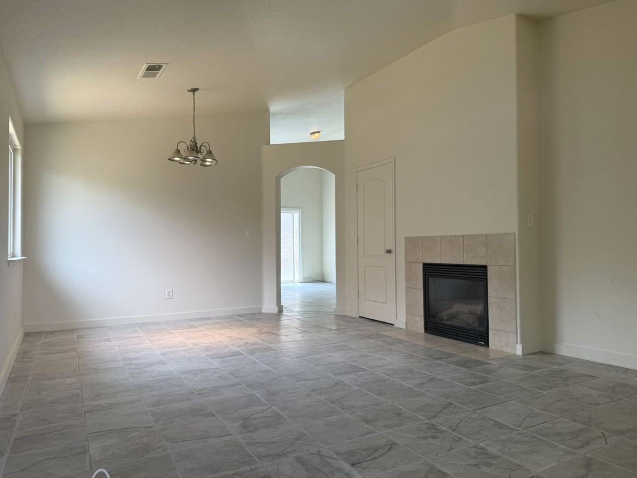 614 Barbara Ct - Photo 5 of 19