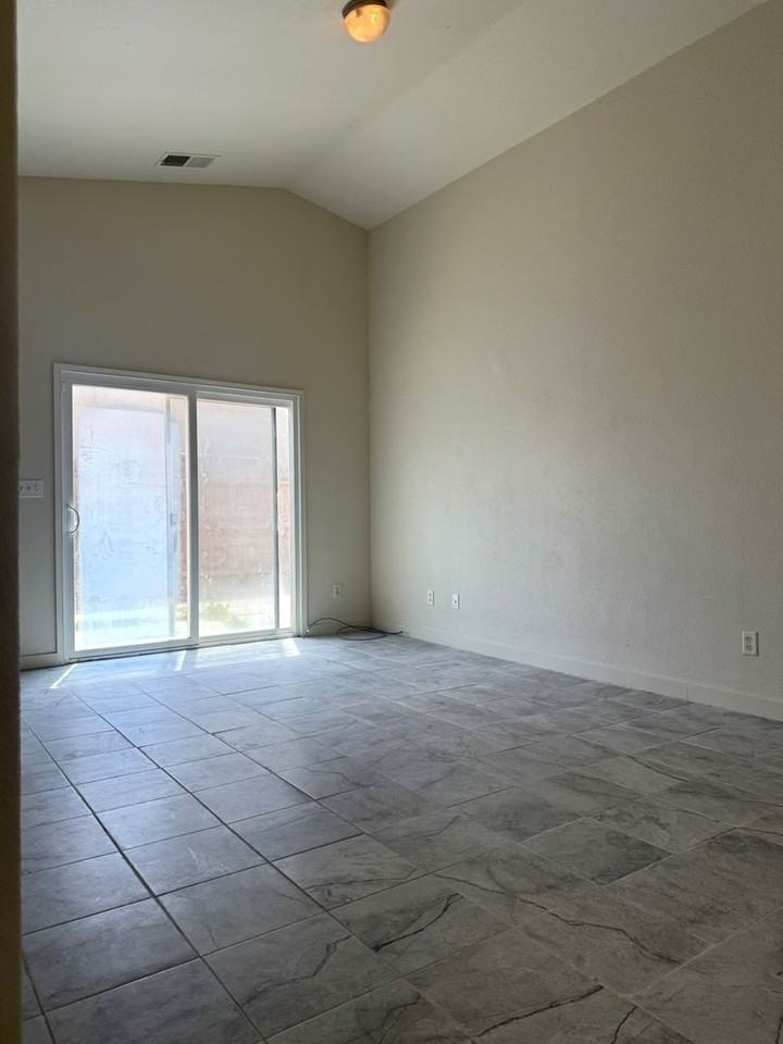 614 Barbara Ct - Photo 6 of 19