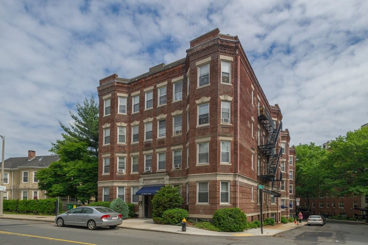 108 Warren St - Photo 2 of 34