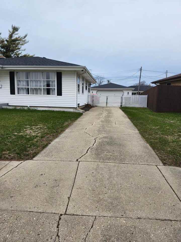 2045 16th Ave - Photo 3 of 13