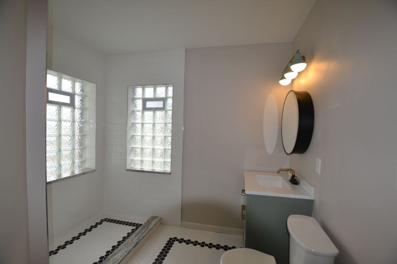 1850 Oak St - Photo 7 of 26