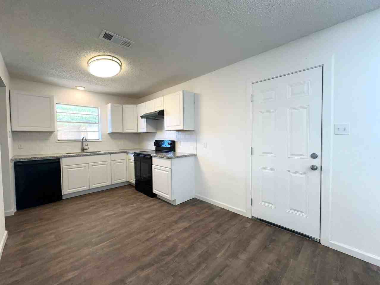 4506 Itasca St - Photo 2 of 10