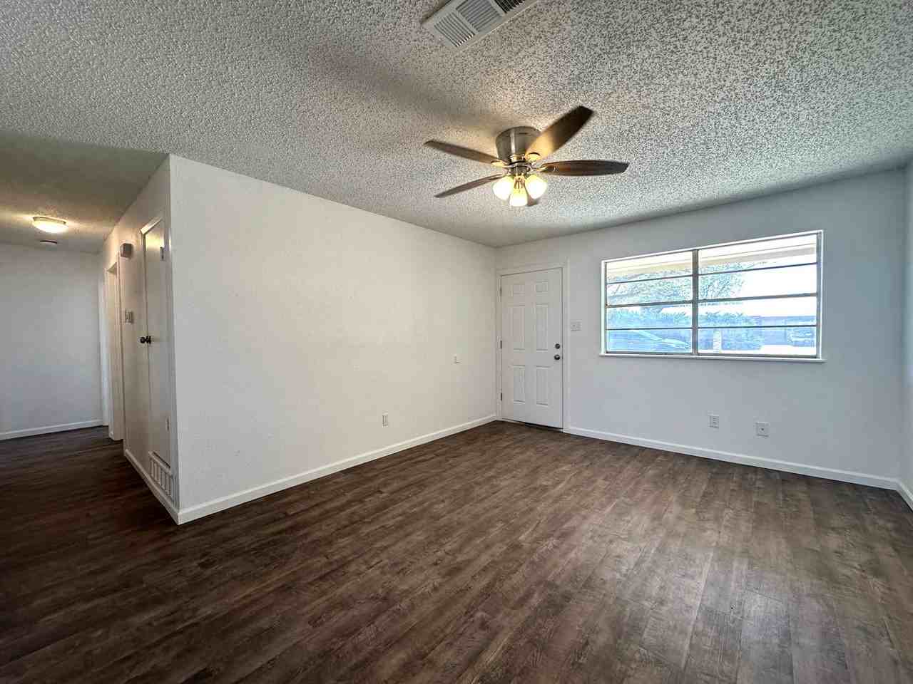 4506 Itasca St - Photo 3 of 10