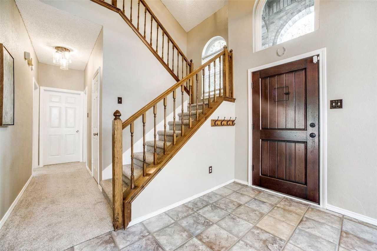 3321 Hazlewood Ct - Photo 4 of 43