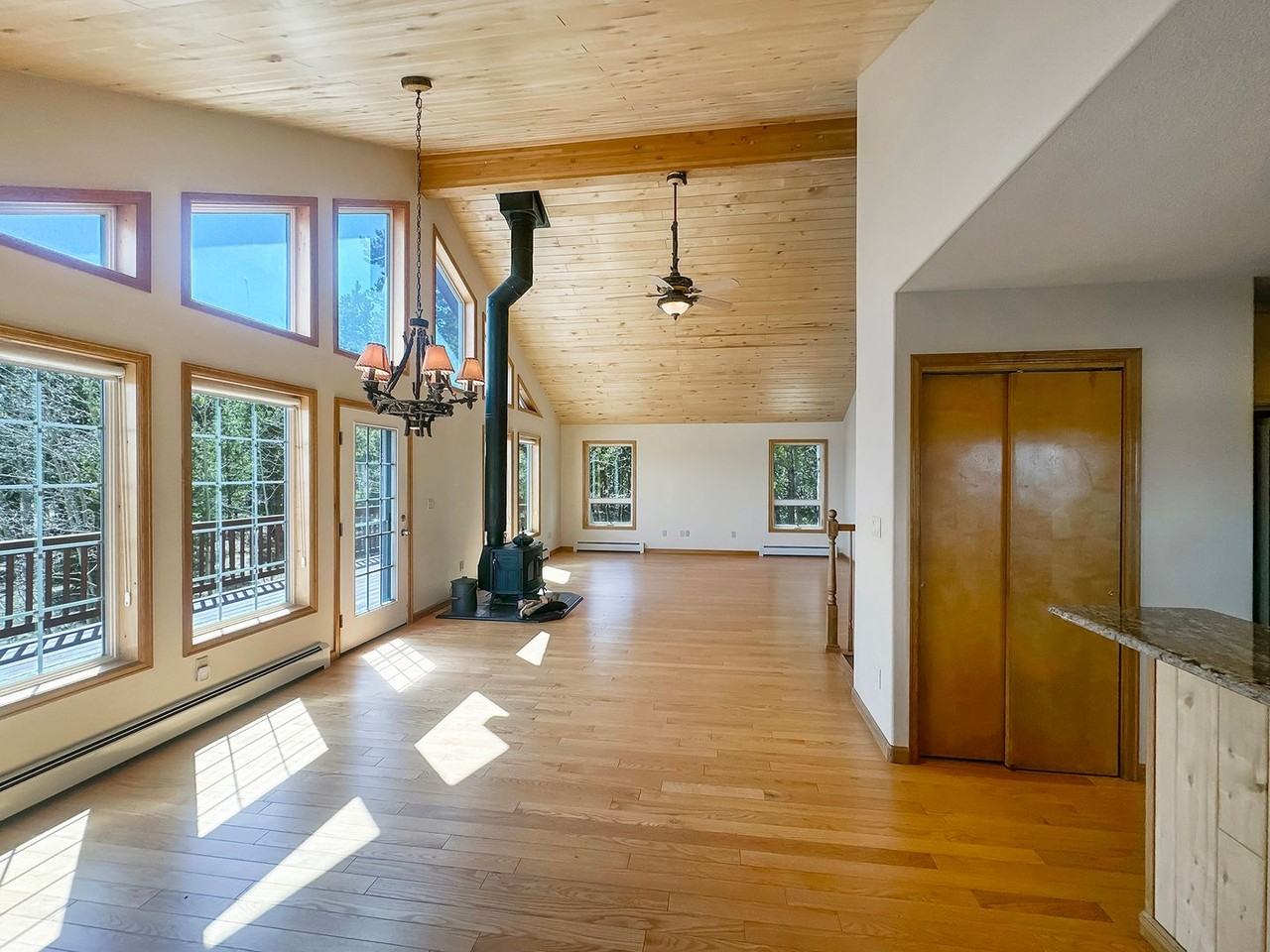 46 Timothy Ct - Photo 3 of 26