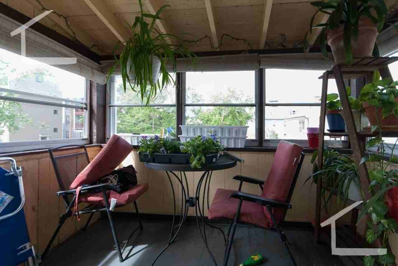 60 Dustin St - Photo 5 of 8