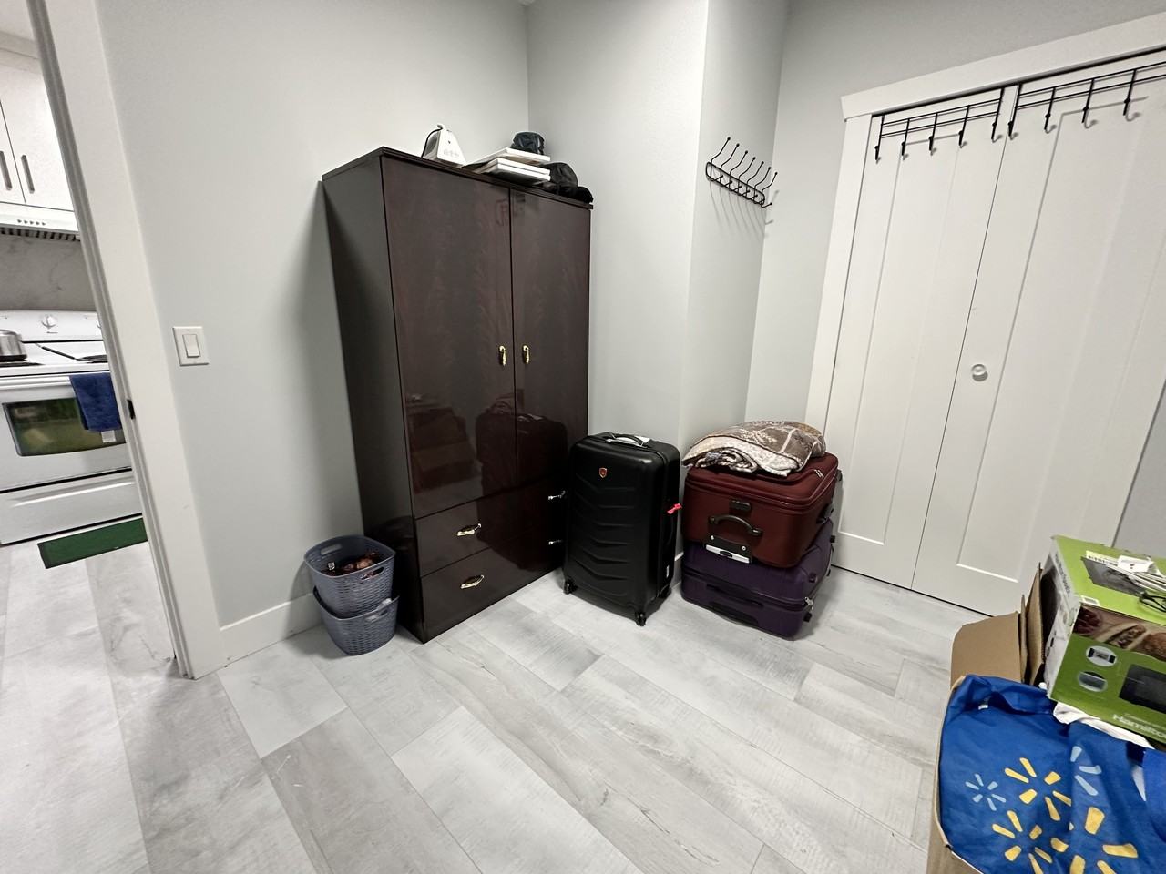 2047 Majestic Cres #BS2 - Photo 6 of 21