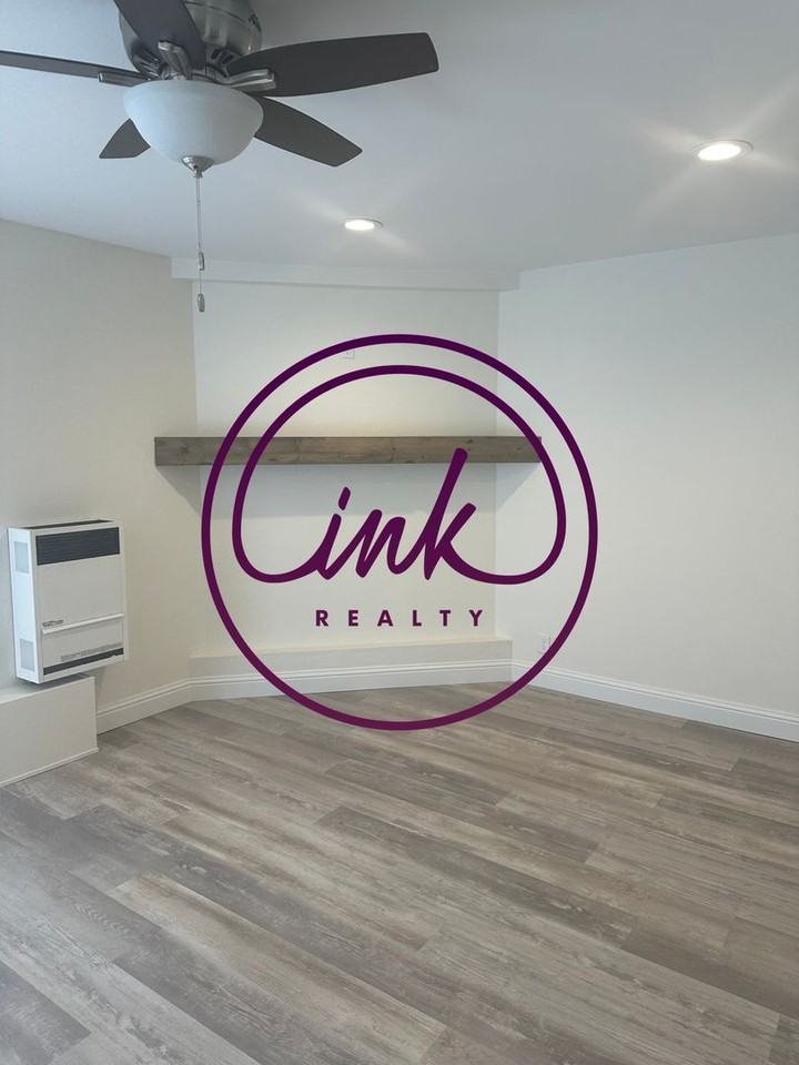 698 Tina Ct - Photo 2 of 10