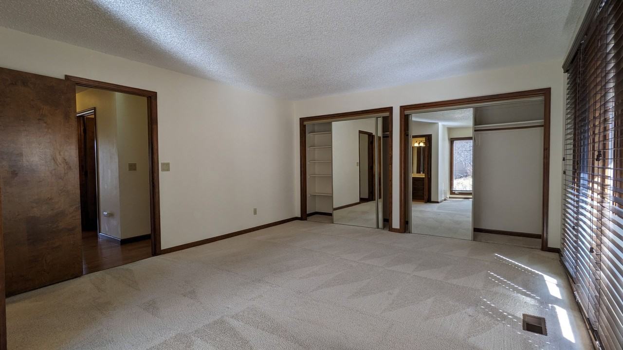3926 Broadmoor Valley Rd - Photo 7 of 33