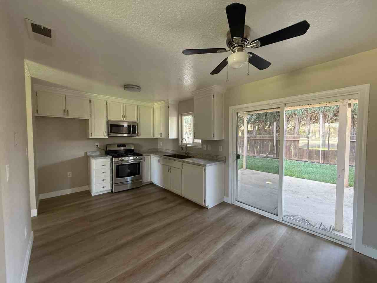 632 Walnut Ave - Photo 2 of 20