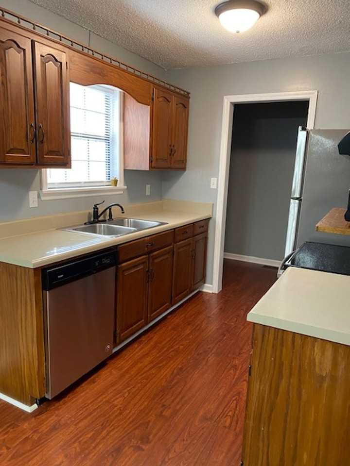 1751 Strawhill Rd Se - Photo 3 of 10