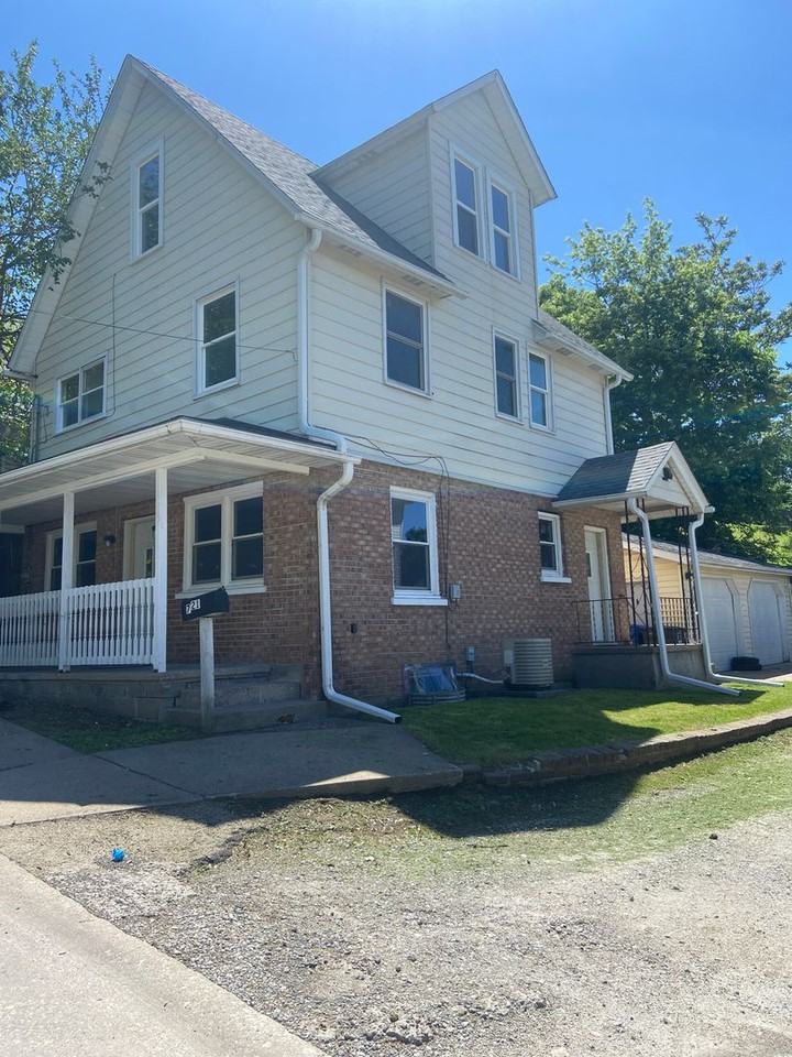 721 13th St - Photo 2 of 17