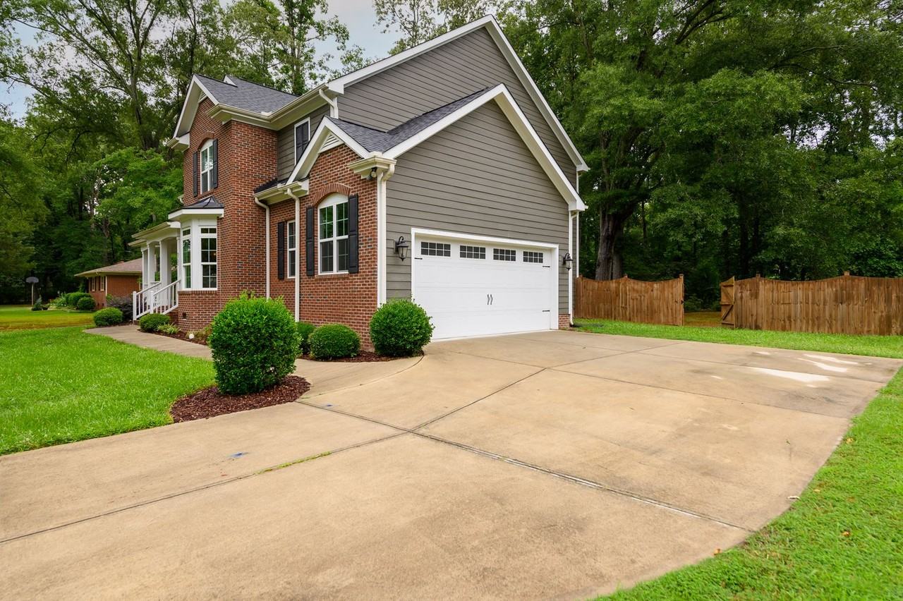 3721 Cambridge Rd - Photo 2 of 28