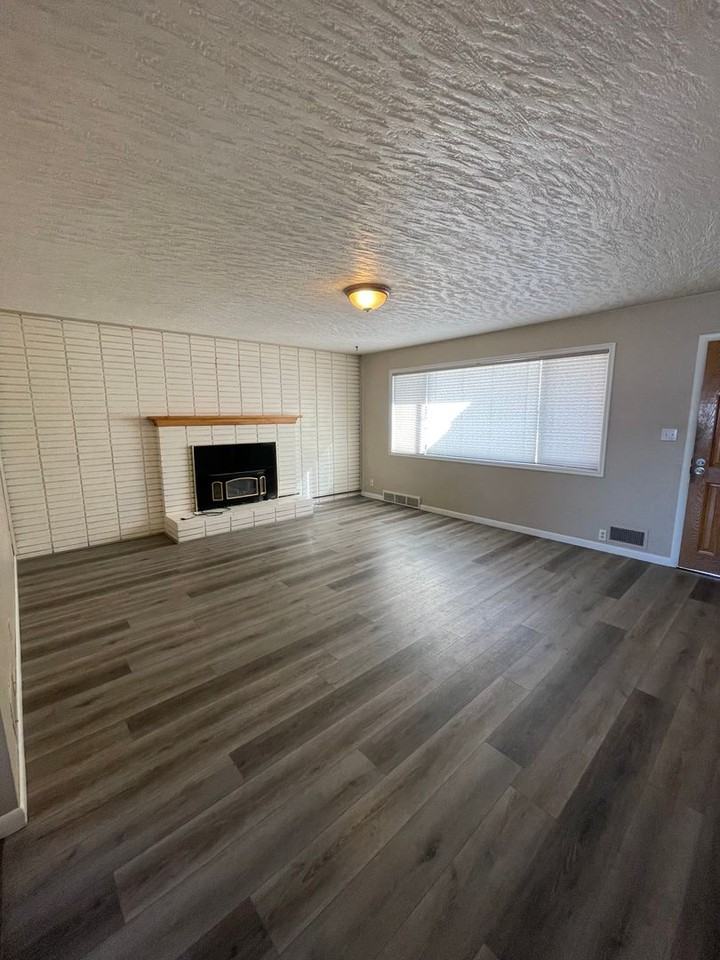 525 Monroe Blvd - Photo 2 of 16