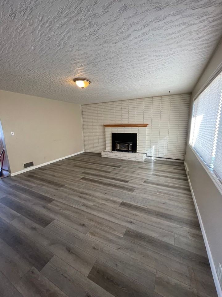 525 Monroe Blvd - Photo 3 of 16