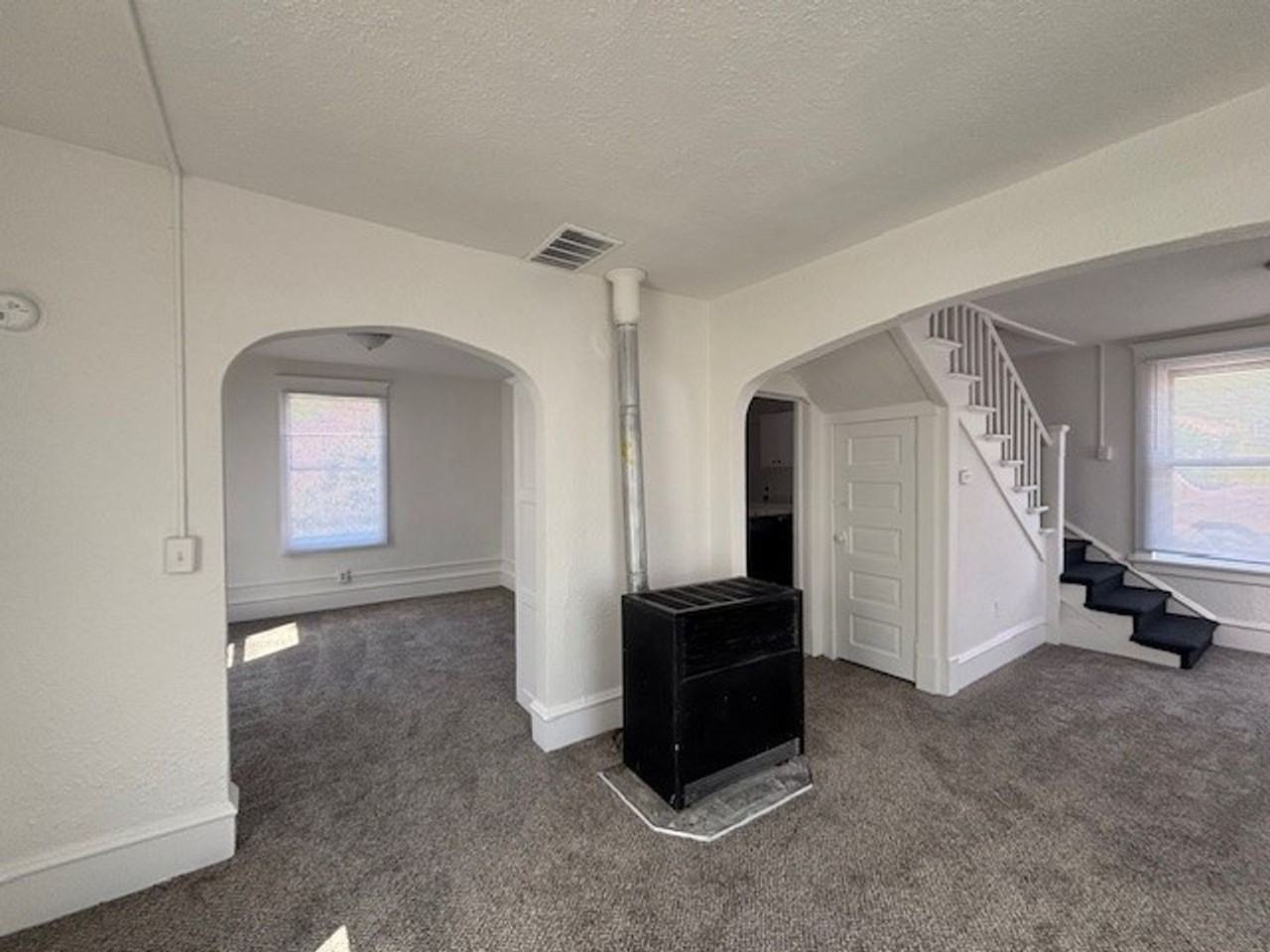 1015 N Walnut St - Photo 2 of 21