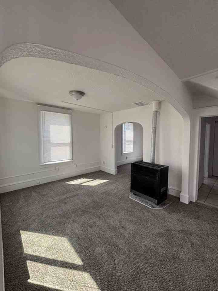 1015 N Walnut St - Photo 3 of 21