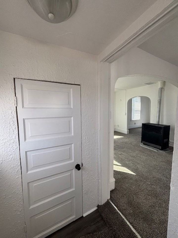 1015 N Walnut St - Photo 4 of 21