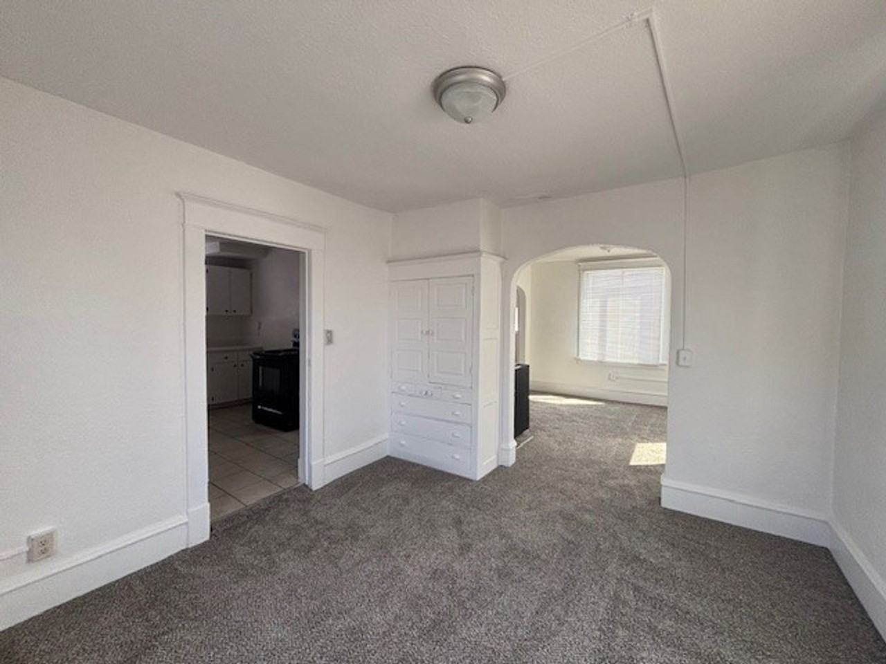 1015 N Walnut St - Photo 5 of 21