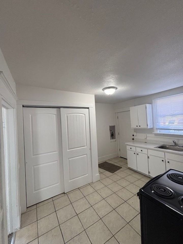1015 N Walnut St - Photo 7 of 21