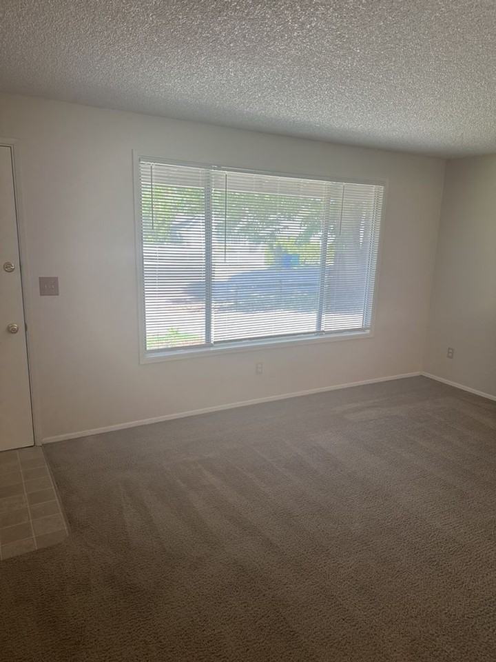 15109 Ne 6th St - Photo 3 of 22