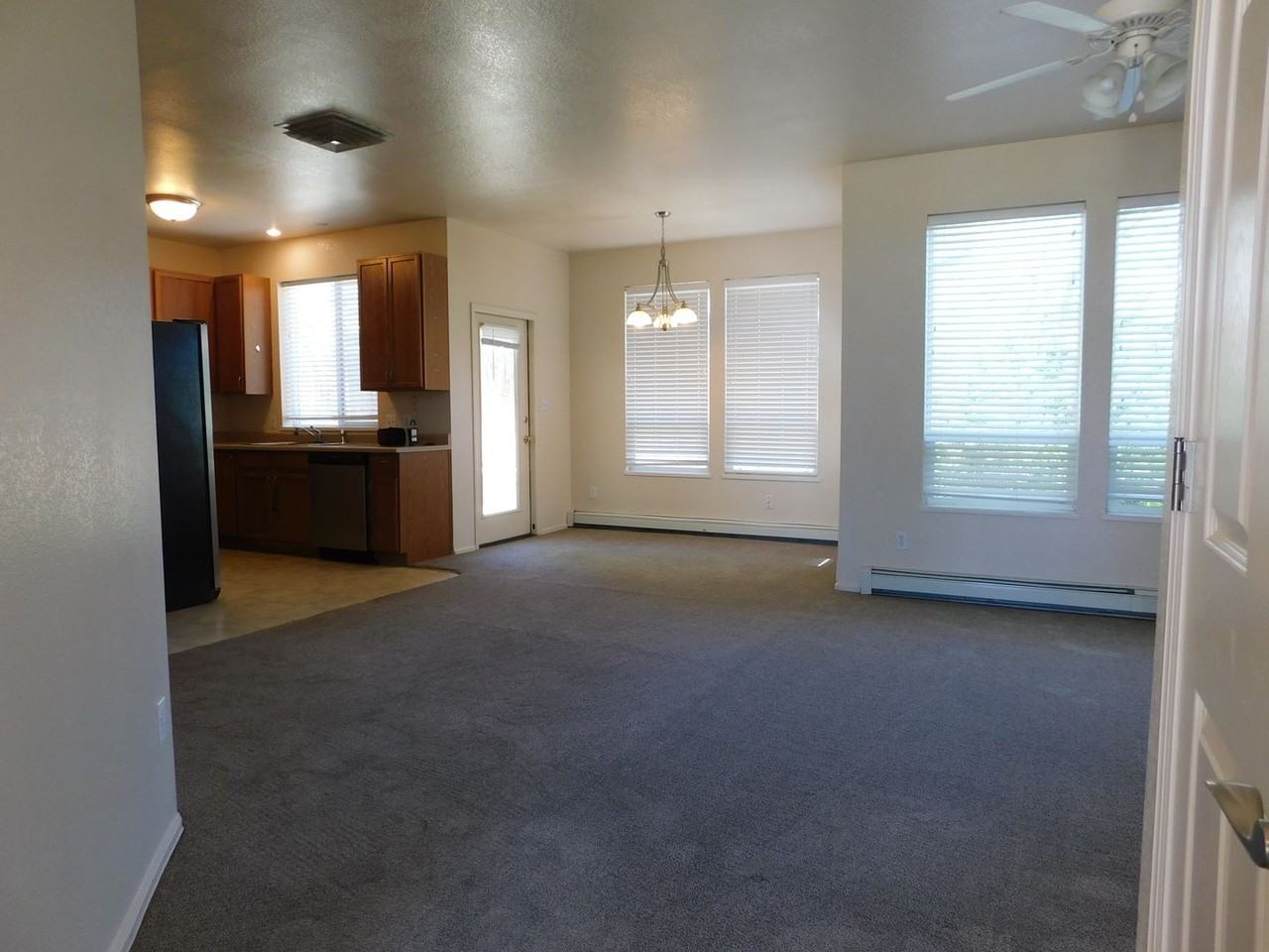 148 Drumlin Cir - Photo 3 of 20