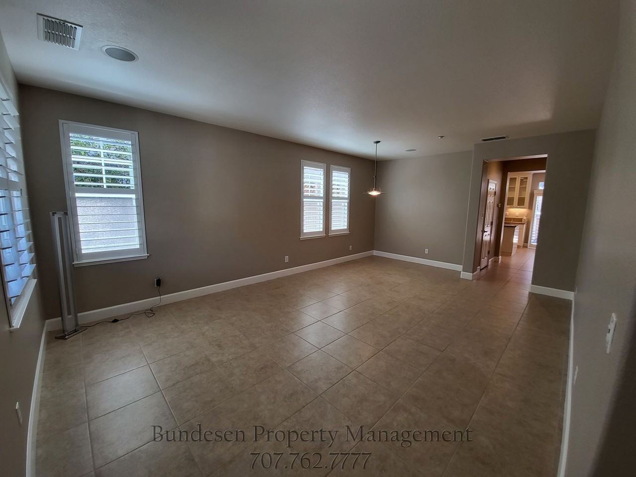 1727 Southgate Dr - Photo 2 of 24