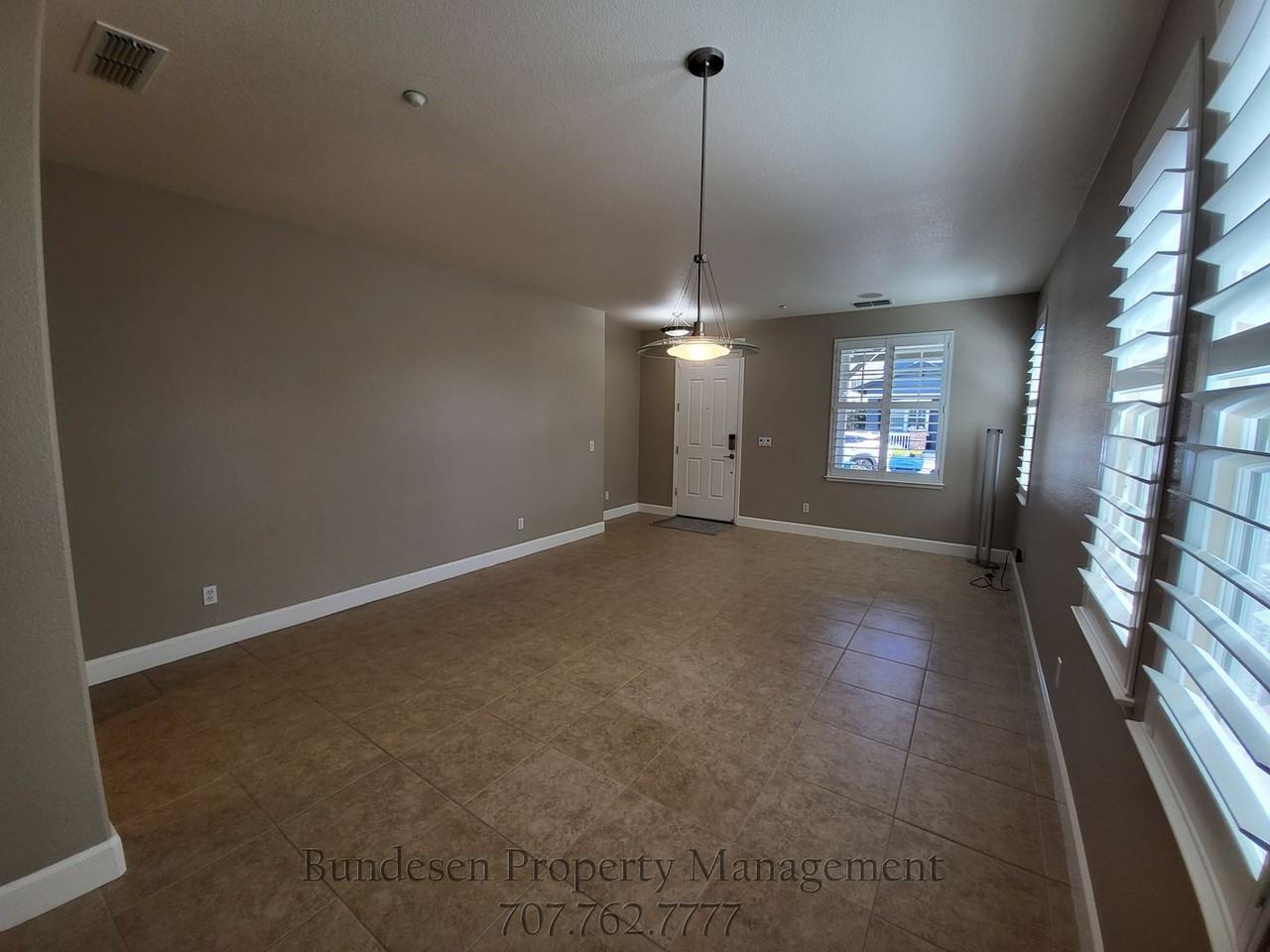 1727 Southgate Dr - Photo 3 of 24