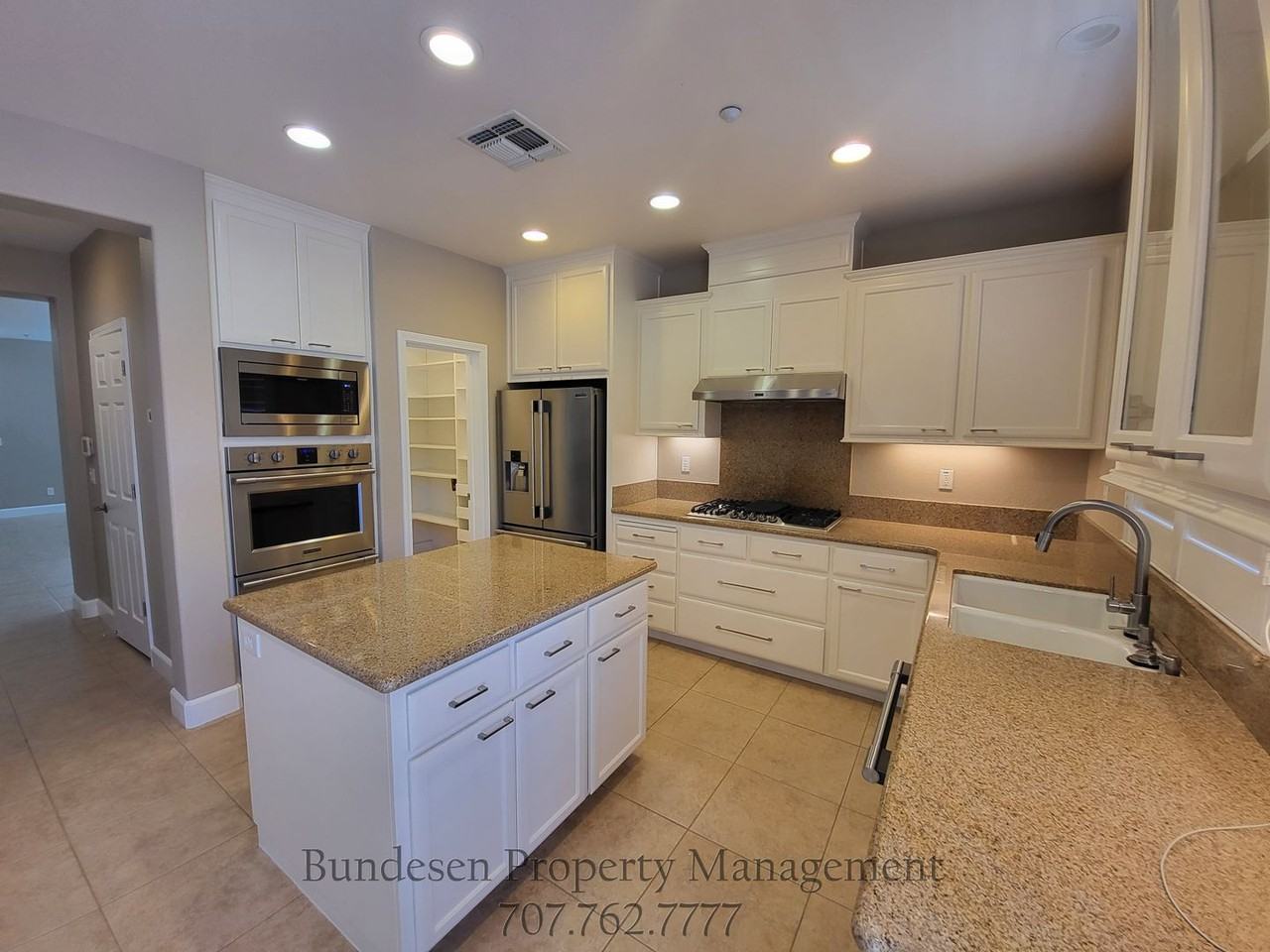 1727 Southgate Dr - Photo 5 of 24