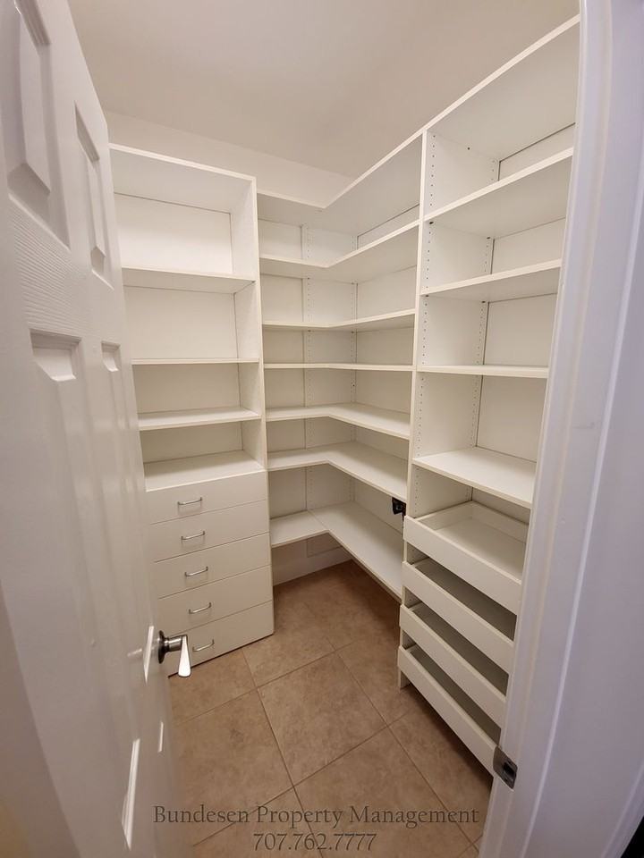 1727 Southgate Dr - Photo 7 of 24