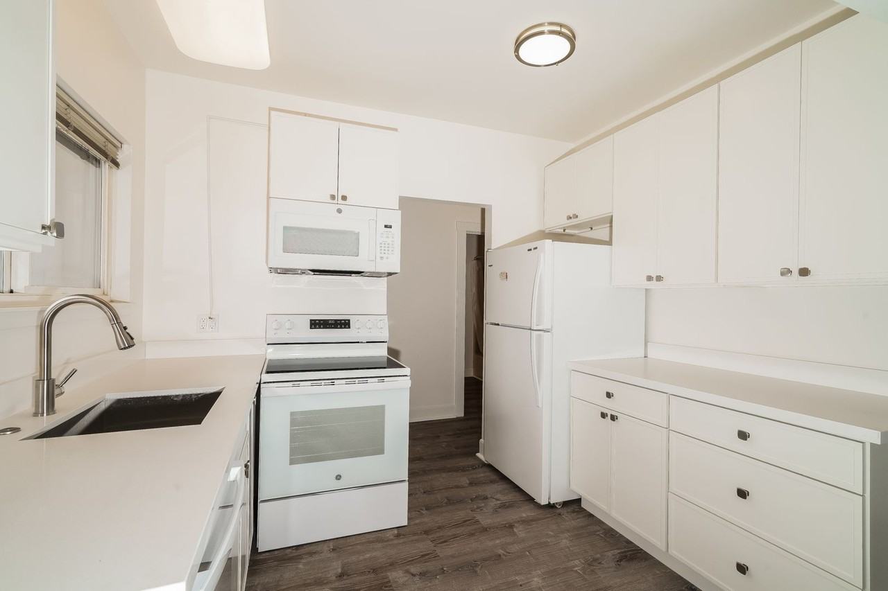 2525 Gilman Dr W - Photo 2 of 22