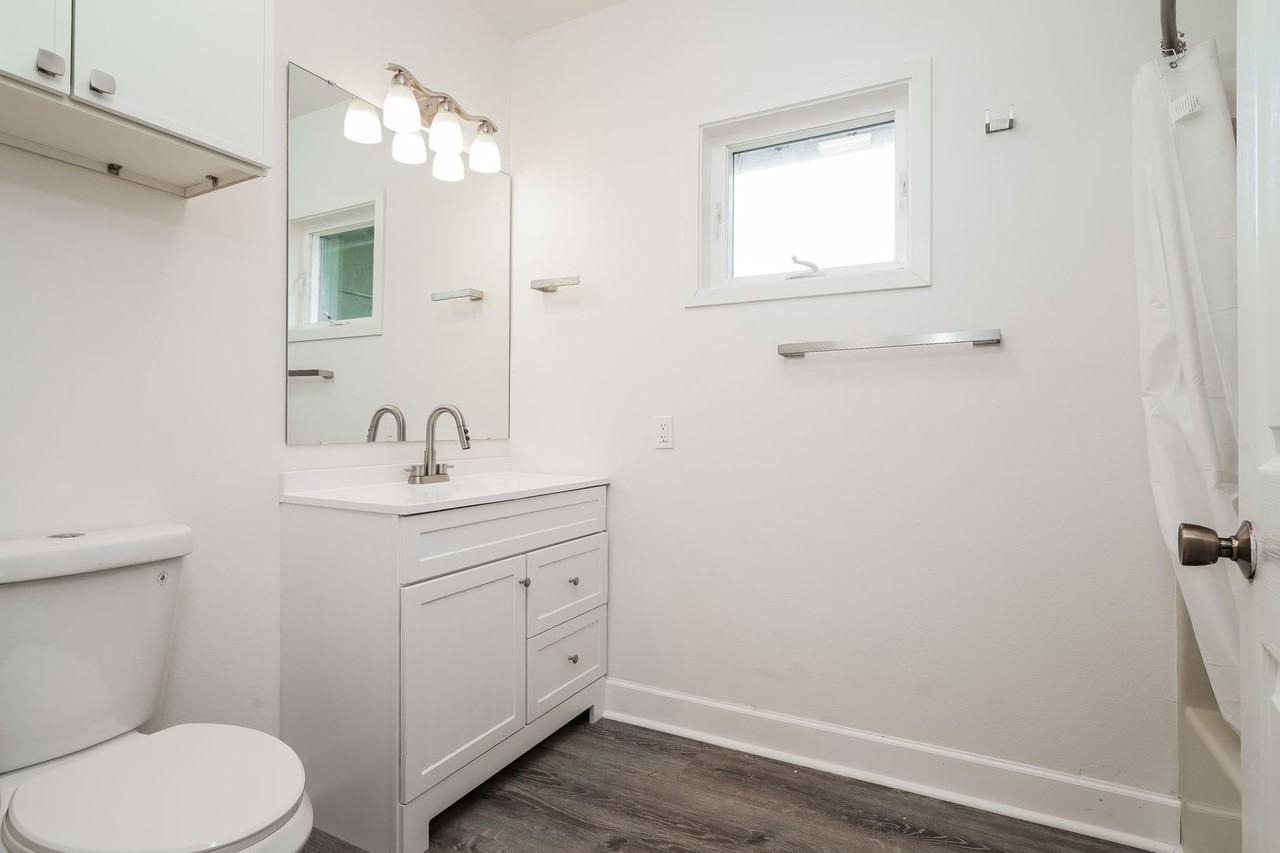 2525 Gilman Dr W - Photo 3 of 22