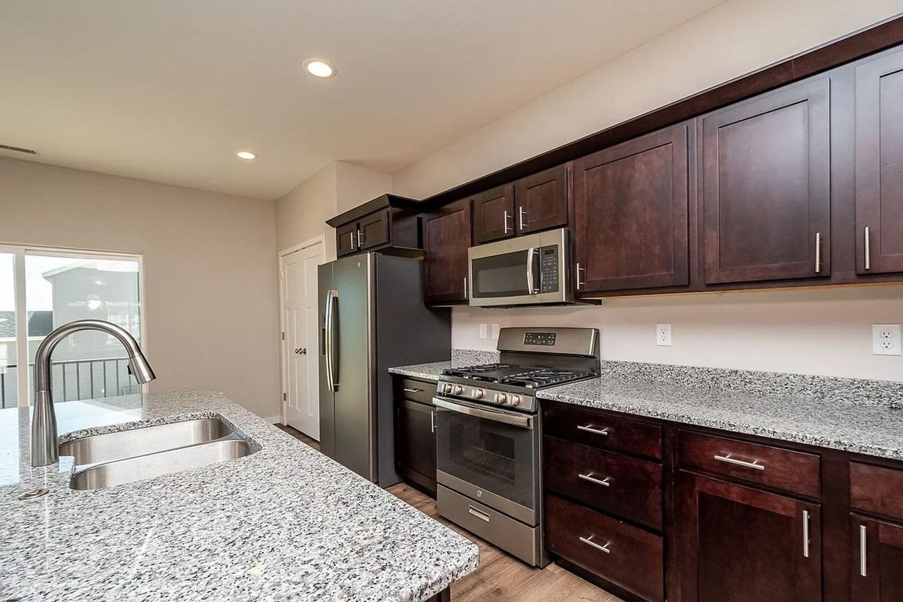 iHoldings IV, LLC - Photo 3 of 20