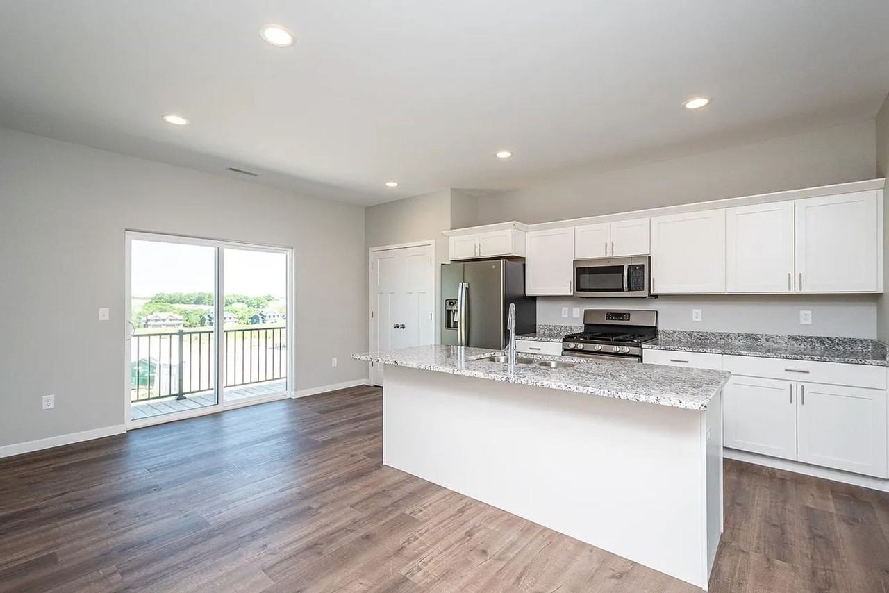 iHoldings IV, LLC - Photo 4 of 20