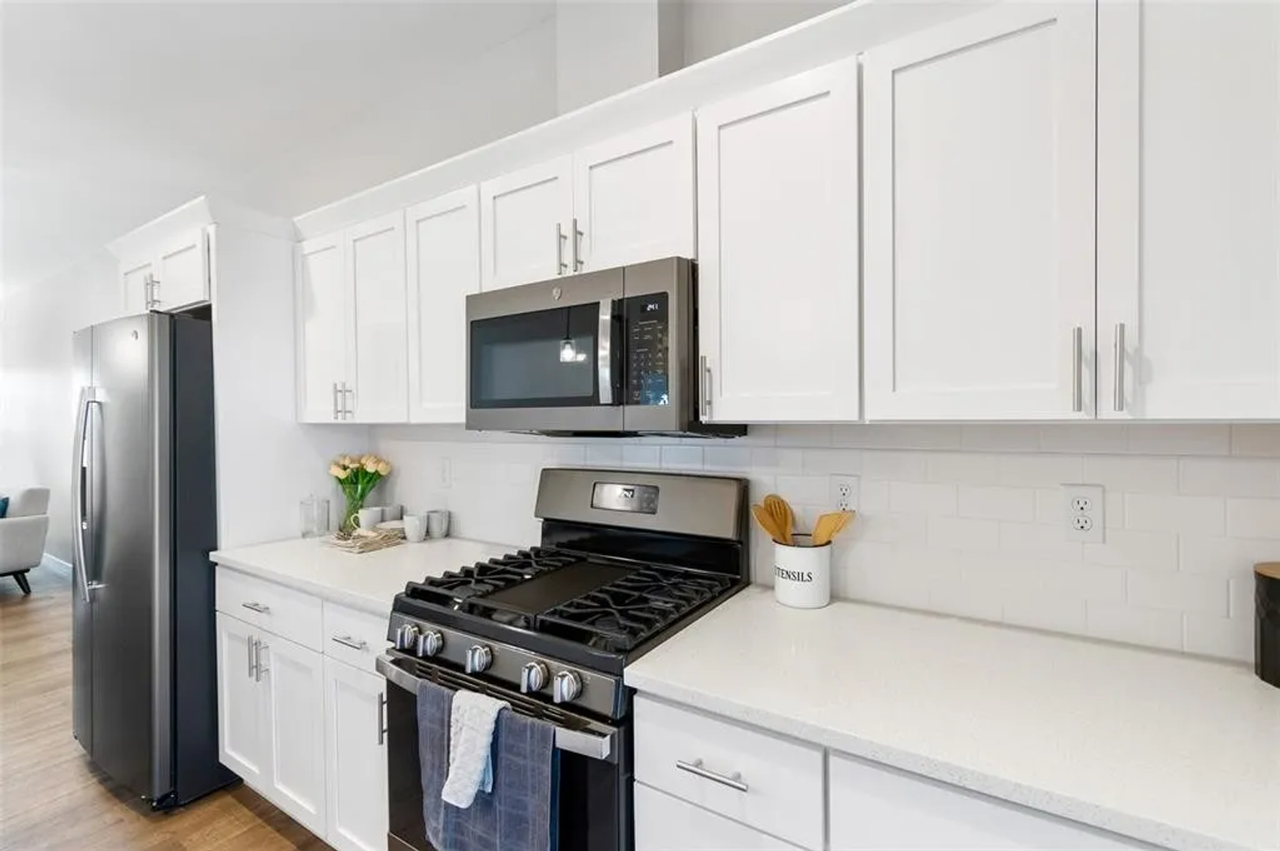 iHoldings IV, LLC - Photo 4 of 44