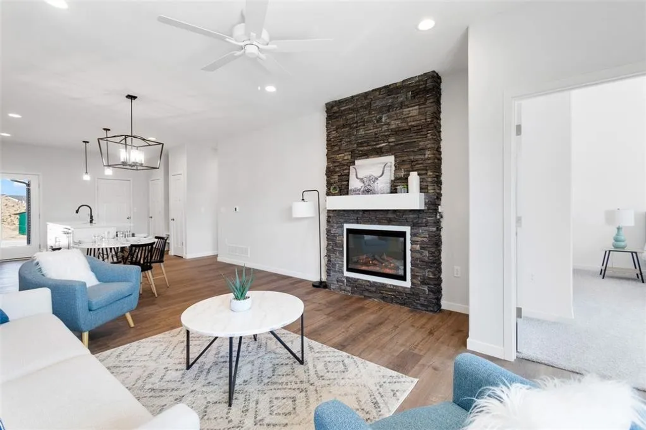 iHoldings IV, LLC - Photo 6 of 44