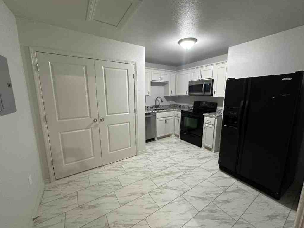 1619 N Vinita Ave - Photo 5 of 5