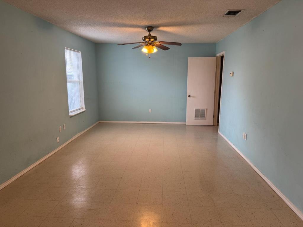 140 Shawn Ln - Photo 3 of 15