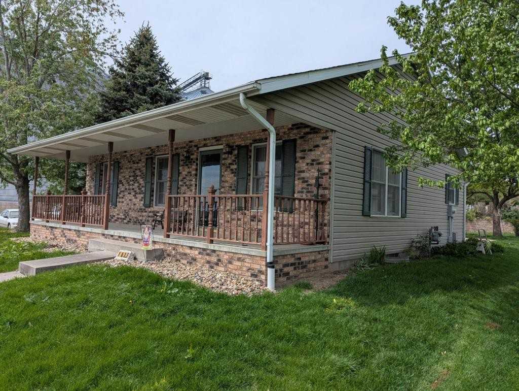 102 E Pearl St - Photo 3 of 32