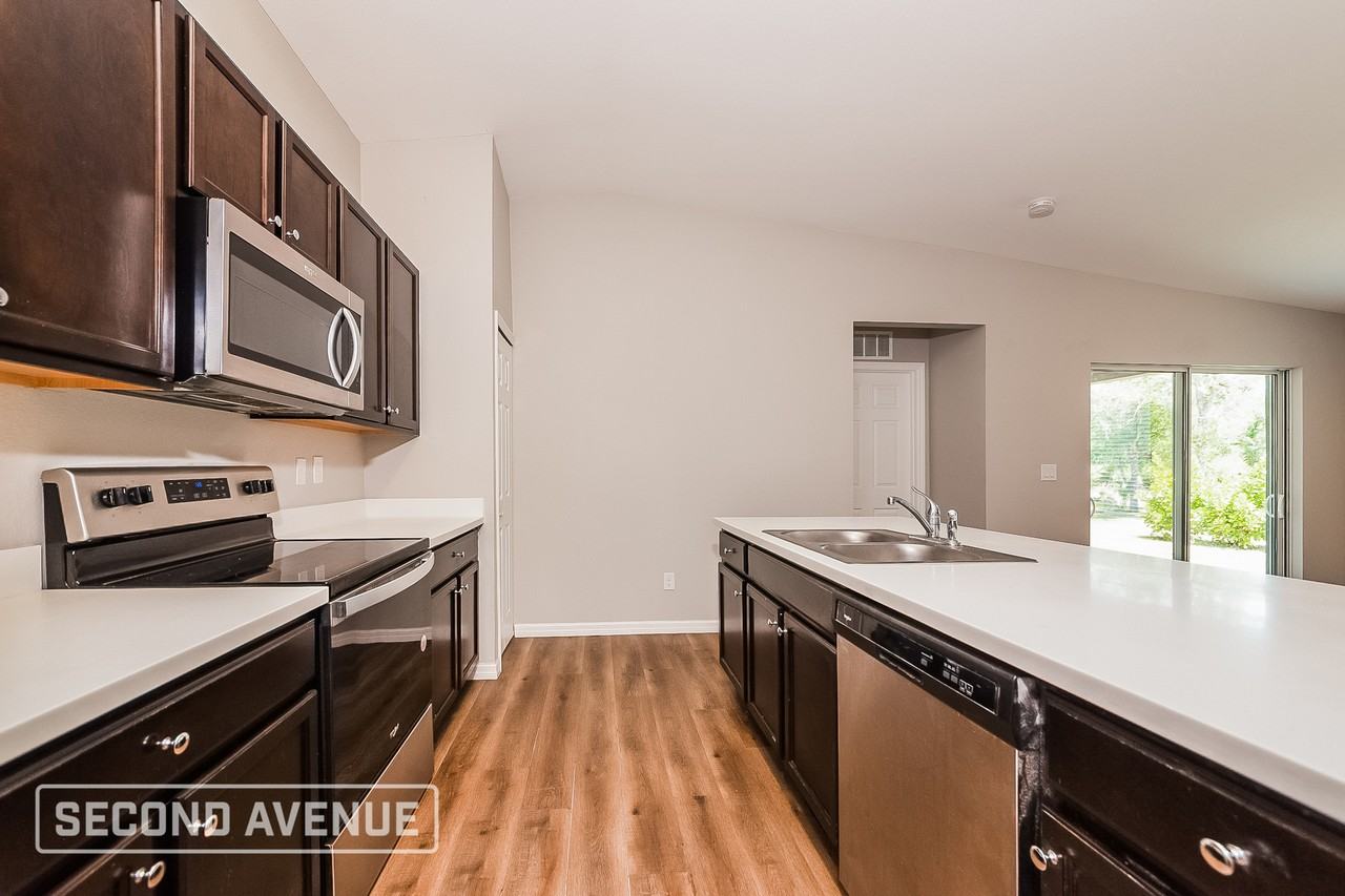 8206 Latour Ave - Photo 2 of 27