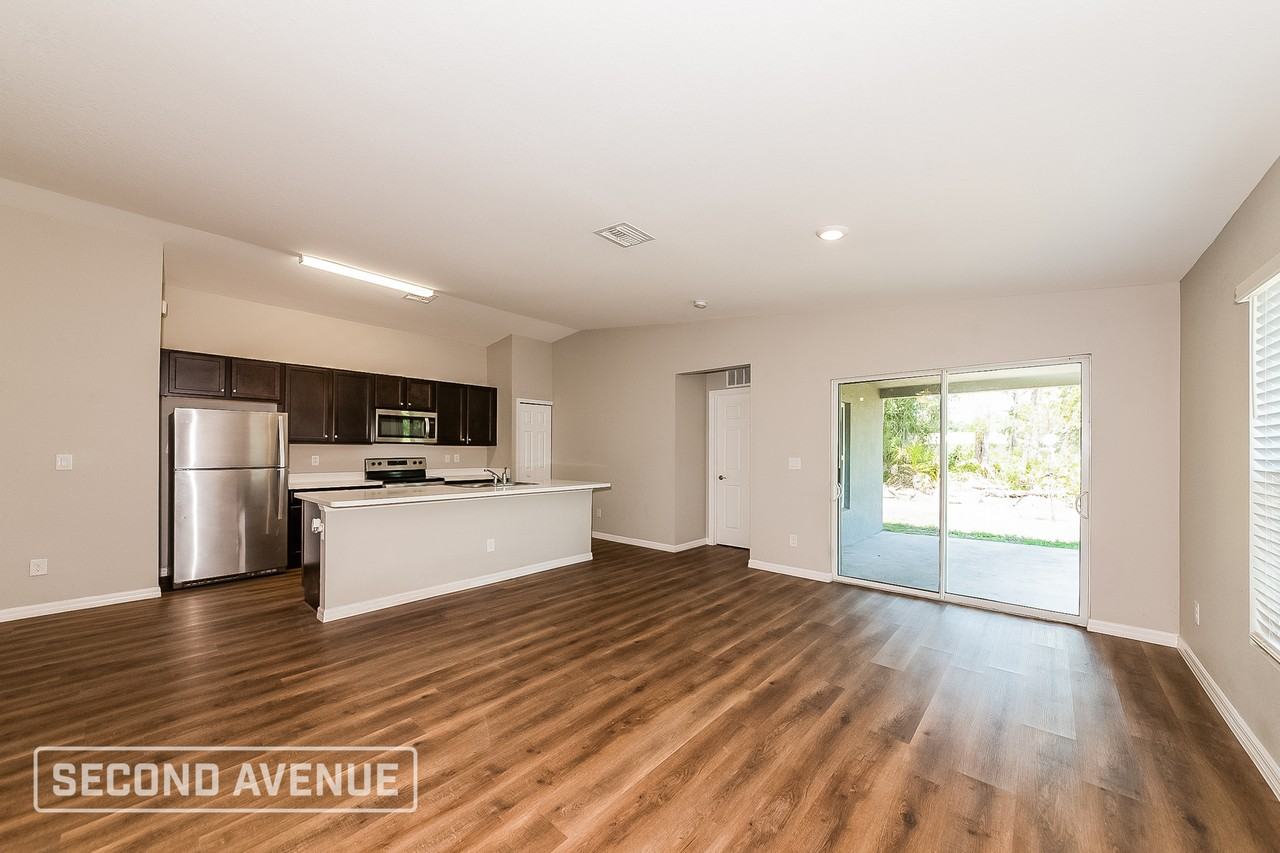 8206 Latour Ave - Photo 4 of 27