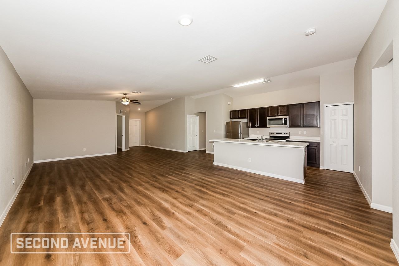 8206 Latour Ave - Photo 6 of 27