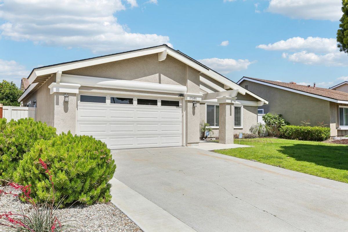 17581 Webster Ave - Photo 3 of 33