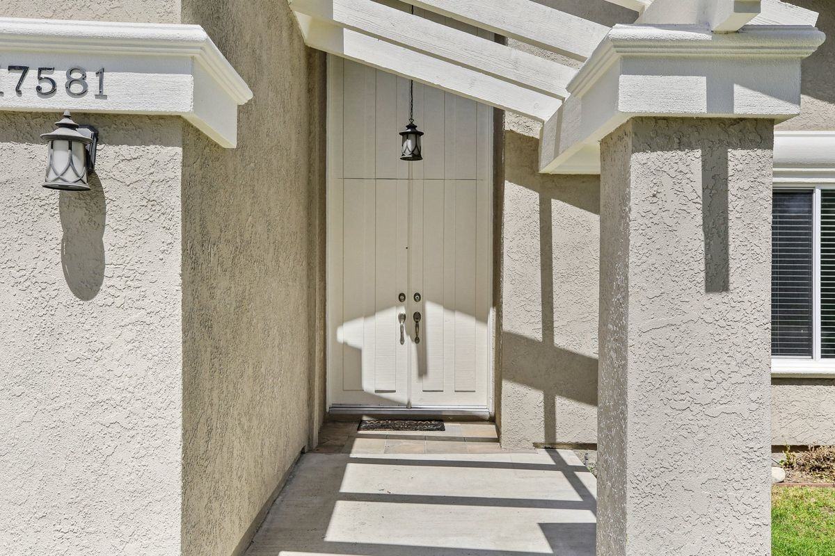 17581 Webster Ave - Photo 4 of 33