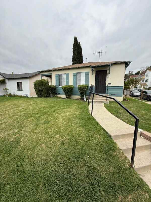 1002 Tyler St - Photo 2 of 24