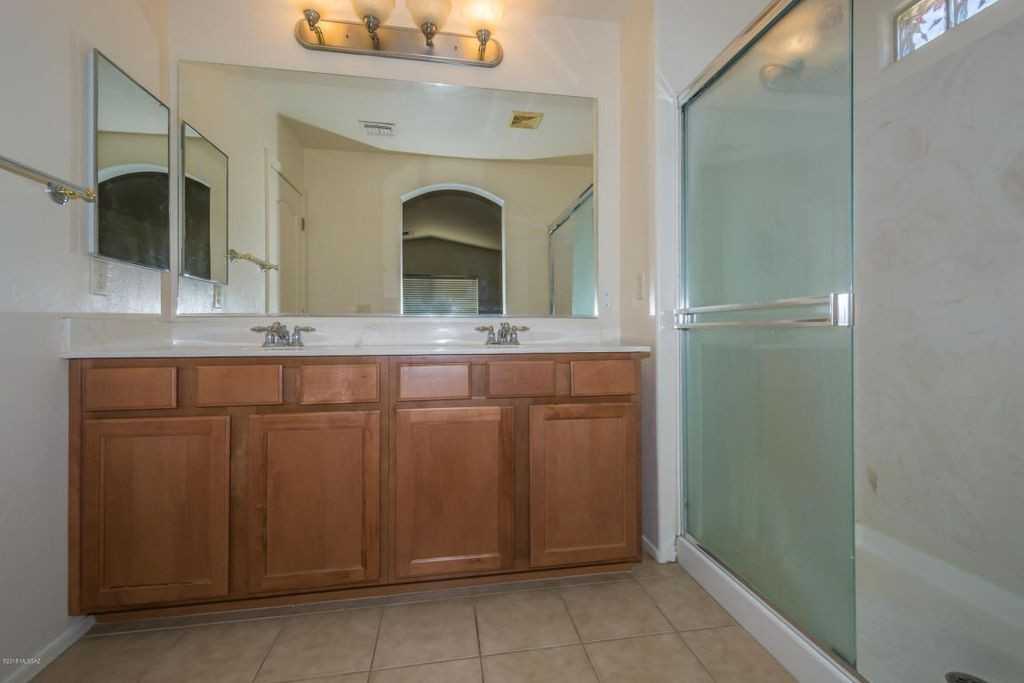 8332 N Johnson Dr - Photo 3 of 19