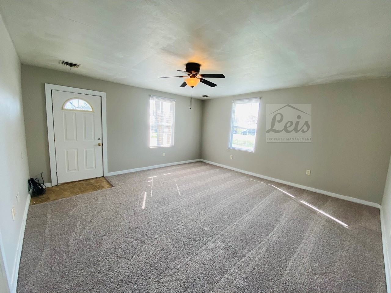 201 Lynn St - Photo 2 of 20