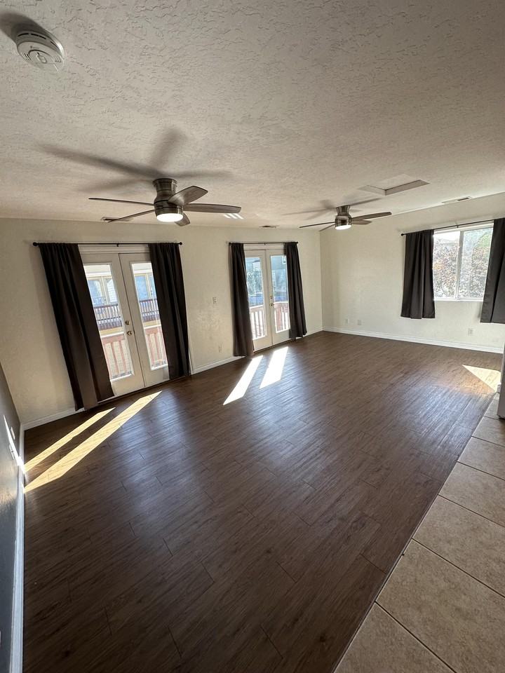 1405 E Mackenzie Dr - Photo 4 of 7