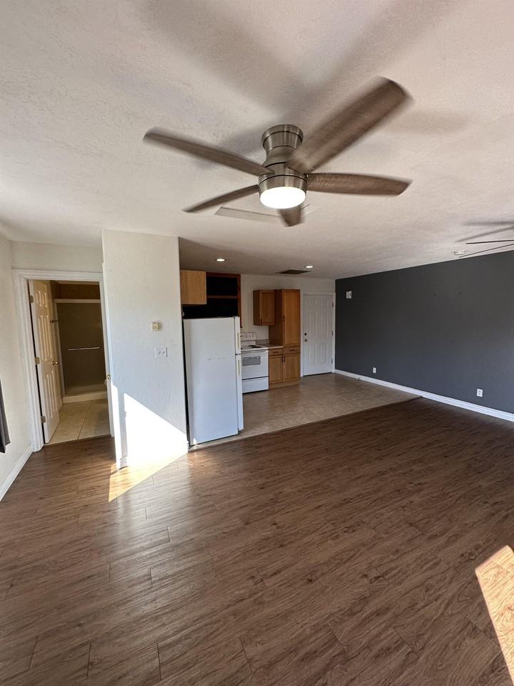 1405 E Mackenzie Dr - Photo 7 of 7